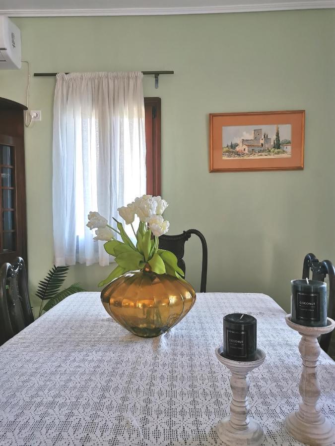 Athevillas Antonis Mina Bagian luar foto
