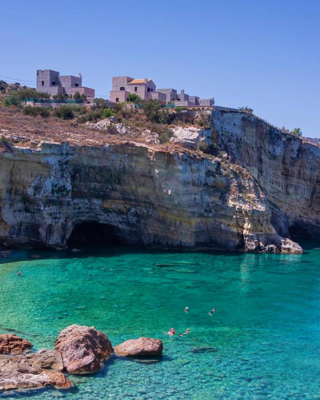 Athevillas Antonis Mina Bagian luar foto