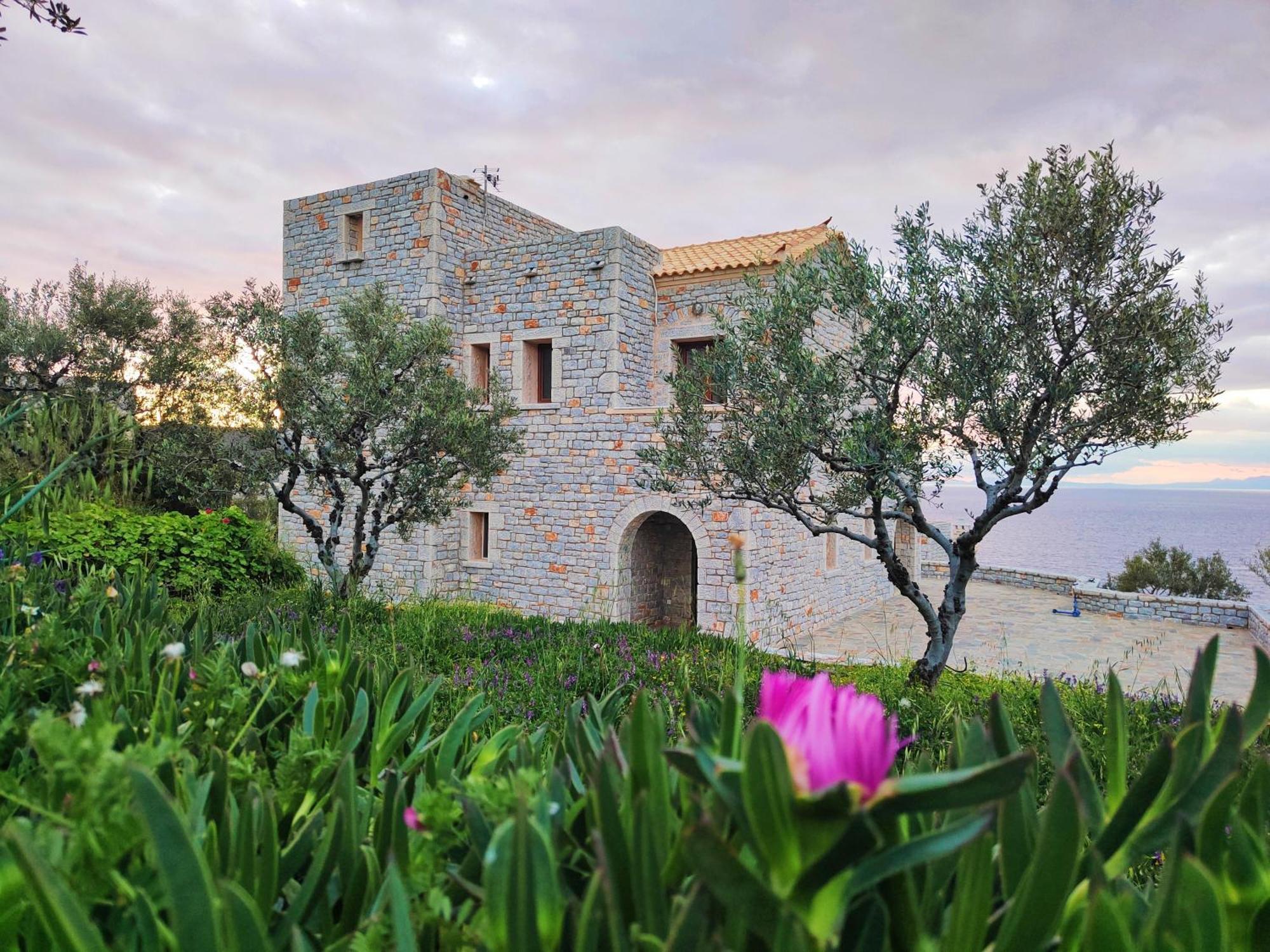 Athevillas Antonis Mina Bagian luar foto