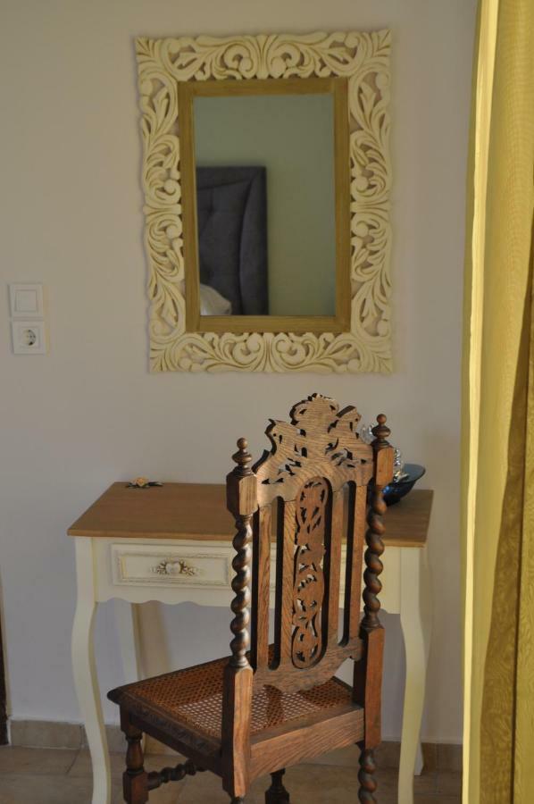 Athevillas Antonis Mina Bagian luar foto