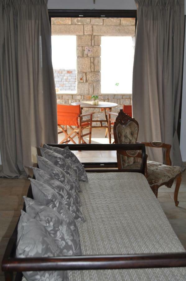 Athevillas Antonis Mina Bagian luar foto